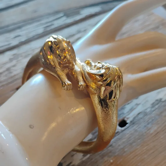Vintage Trifari RARE 1960s Big Cat Fighting Dueling Hinged Clamper Bracelet